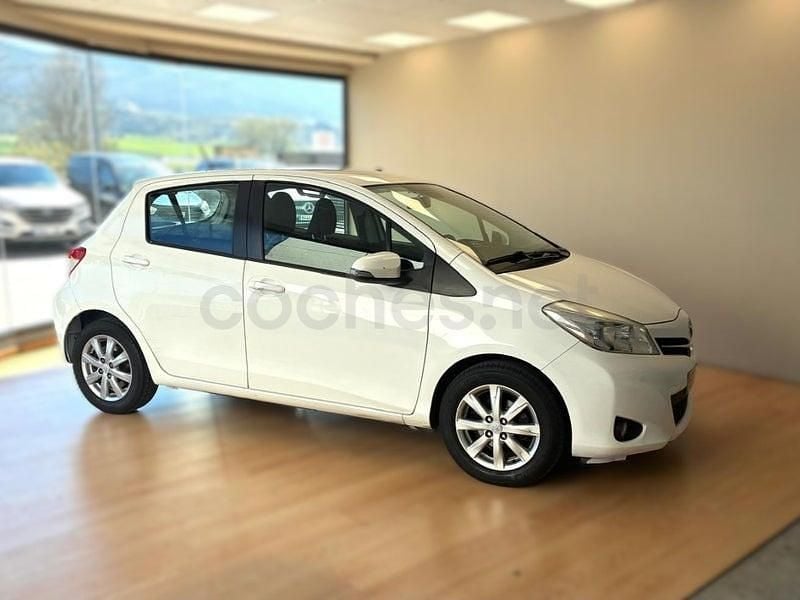 Usado Toyota Yaris Active 69 CV (50 kW) 2014 Blanco Utilitario