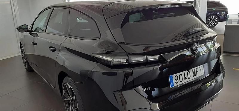 Usado Peugeot 308 Allure 131 CV (96 kW) 2023 Negro perla nera Familiar