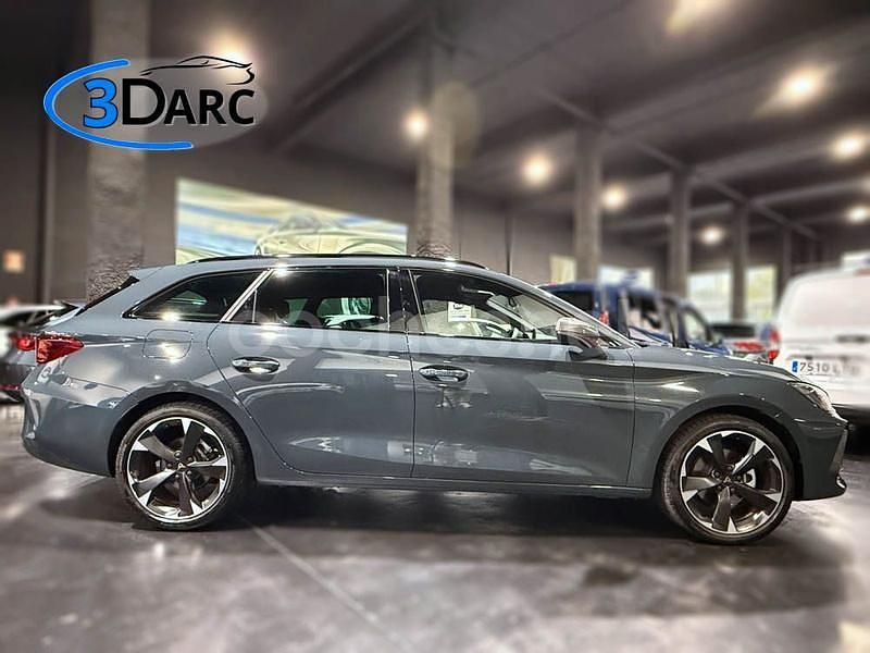 Usado Cupra Leon 150 CV (110 kW) 2024 Azul Familiar