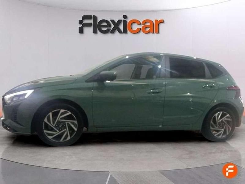 Usado Hyundai i20 101 CV (74 kW) 2024 Verde Utilitario