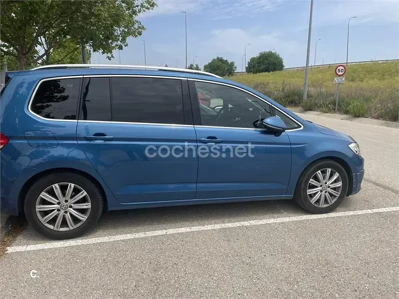 Usado VW Touran Sportline 115 CV (84 kW) 2017 Azul Monovolumen