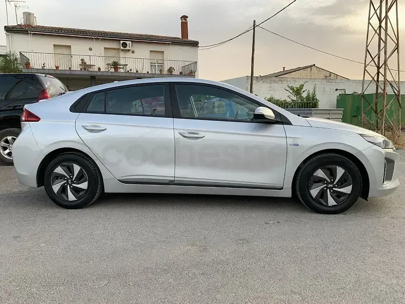 Usado Hyundai Ioniq 141 CV (103 kW) 2018 Gris / plata Utilitario