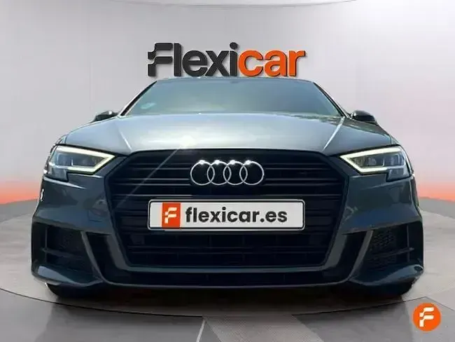 Usado Audi A3 150 CV (110 kW) 2019 Gris Berlina