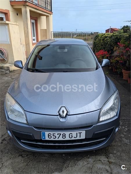 Gris / plata Usado 2008 Renault Mégane II Dynamique Berlina | 2900 € (Precio justo) - Imagen 1/4