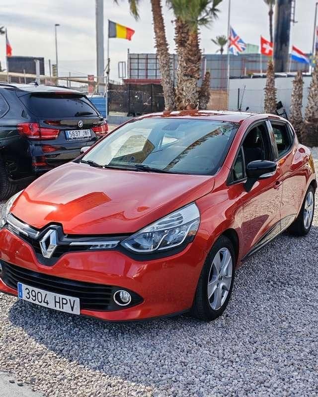 Usado Renault Clio GrandTour Expression 90 CV (66 kW) 2013 Rojo Familiar