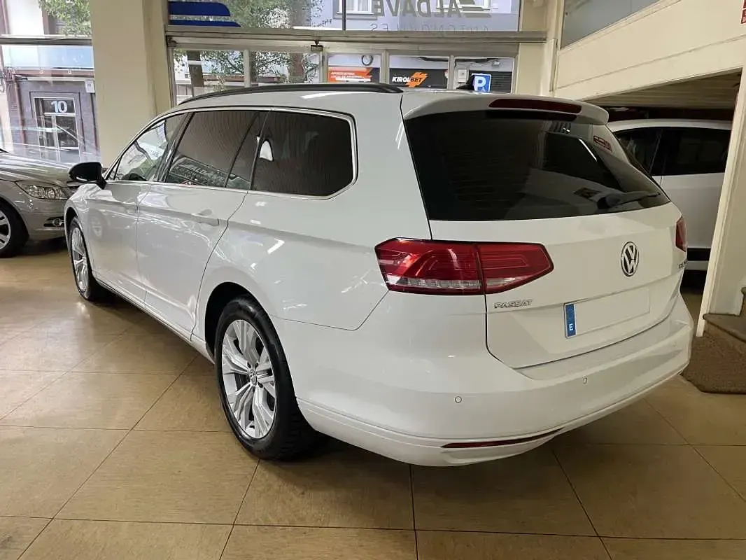 Usado VW Passat Advance 120 CV (88 kW) 2016 Blanco Berlina