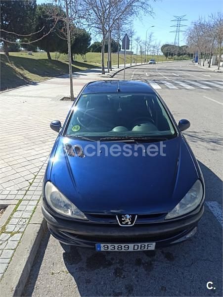 Usado Peugeot 206 75 CV (55 kW) 2004 Azul Berlina