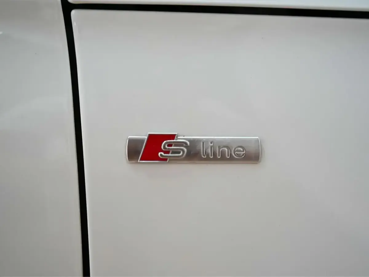 Usado Audi A1 Sportback Attraction 95 CV (69 kW) 2015 Blanco Utilitario