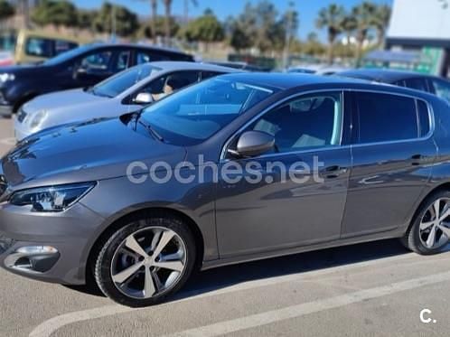 Usado Peugeot 308 Allure 120 CV (88 kW) 2017 Gris / plata Berlina