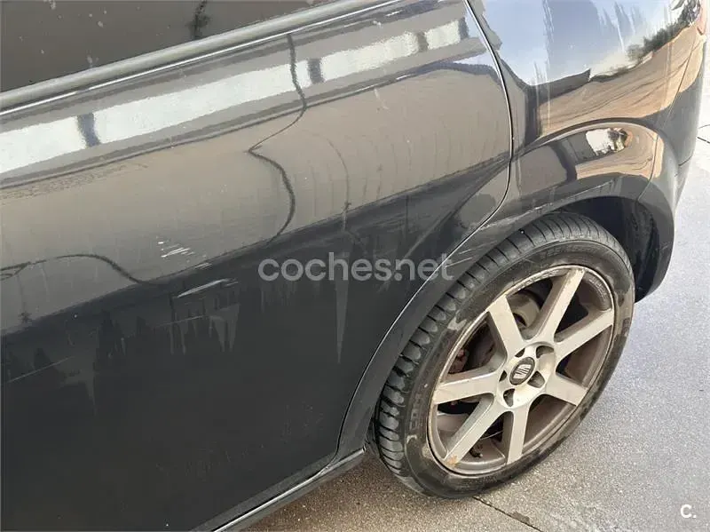 Usado Seat Leon Stylance 105 CV (77 kW) 2007 Negro Utilitario