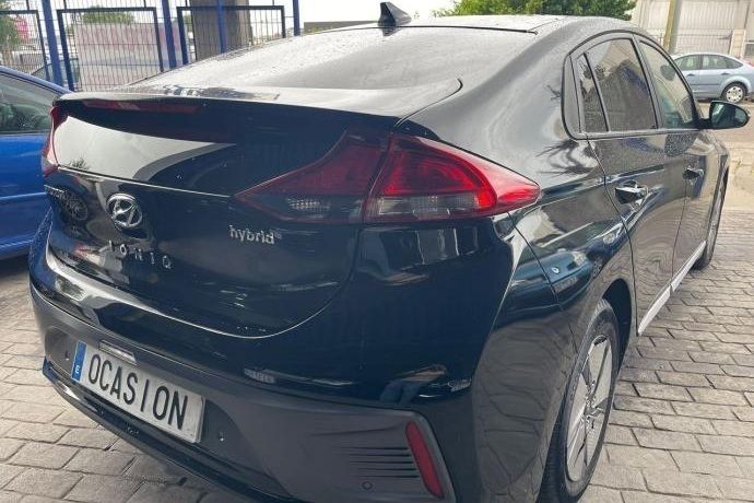 Usado Hyundai Ioniq 141 CV (103 kW) 2021 Negro Utilitario