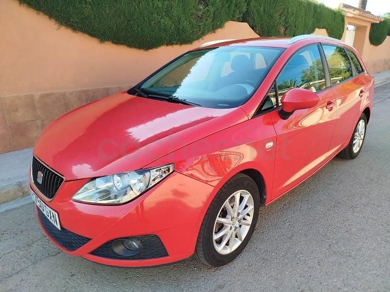 Usado Seat Ibiza ST Reference 90 CV (66 kW) 2010 Rojo Familiar