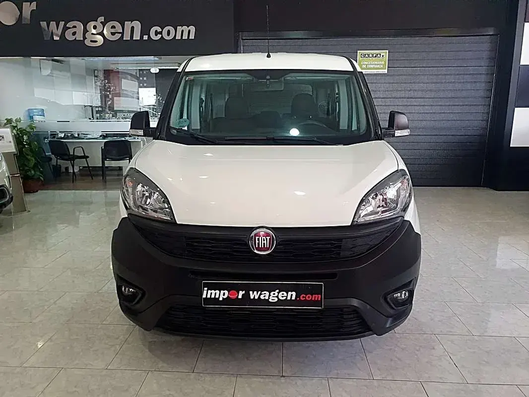 Usado Fiat Doblò Lounge 95 HP (69 kW) 2019 Branco Monovolume
