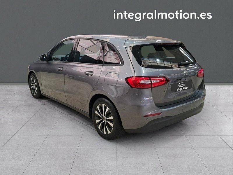 Usado Mercedes B180 136 CV (100 kW) 2020 Grisnegro Monovolumen