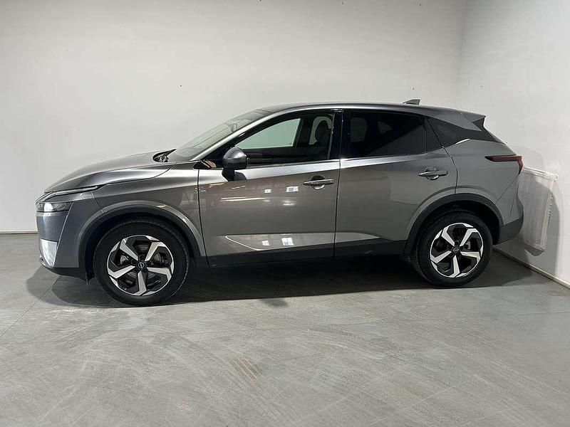 Begagnad Nissan Qashqai N-Connecta 158 HK (116 kW) 2024 Grå SUV