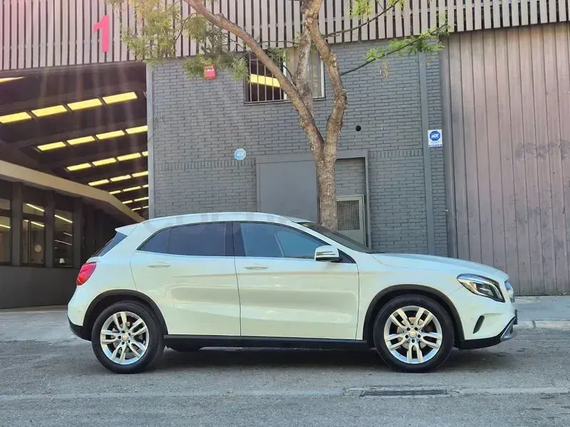 Käytetty Mercedes GLA200 Urban 136 HP (100 kW) 2015 Valkoinen Katumaasturi