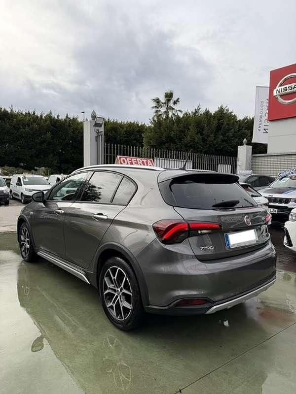 Usado Fiat Tipo Cross 95 CV (69 kW) 2021 Gris Utilitario