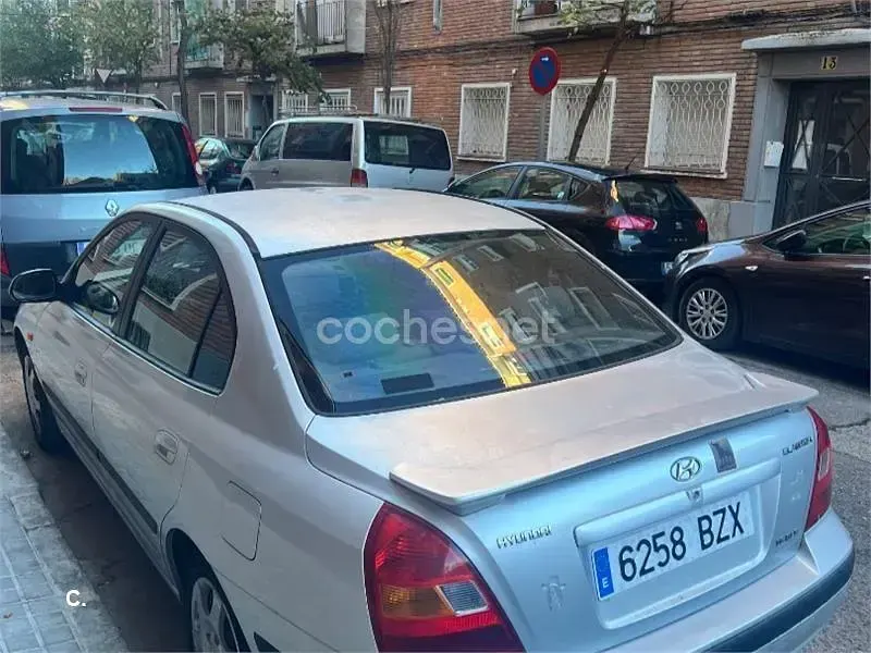 Usado Hyundai Elantra GLS 107 CV (78 kW) 2002 Blanco Berlina