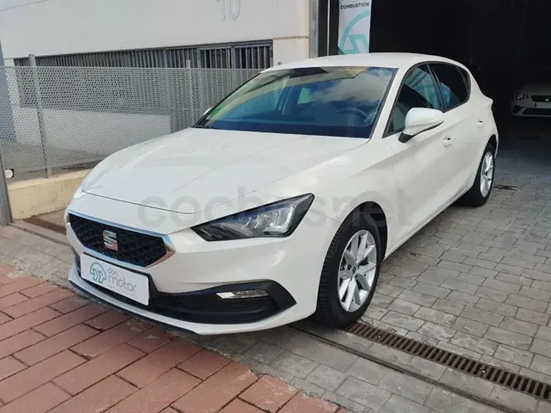 Usado Seat Leon Style 115 CV (84 kW) 2021 Blanco Berlina