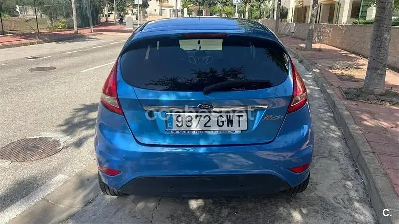 Usado Ford Fiesta Titanium 96 CV (70 kW) 2010 Azul Berlina