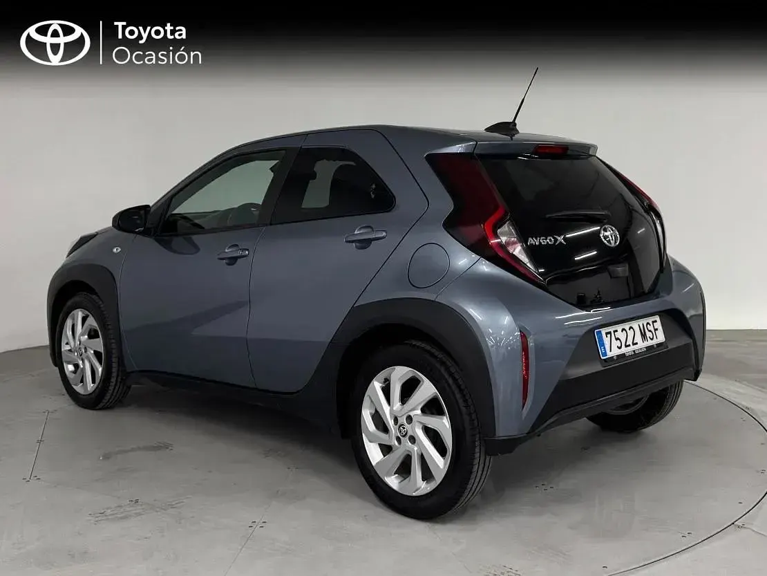Usado Toyota Aygo X Play 72 CV (52 kW) 2024 Gris celestite SUV