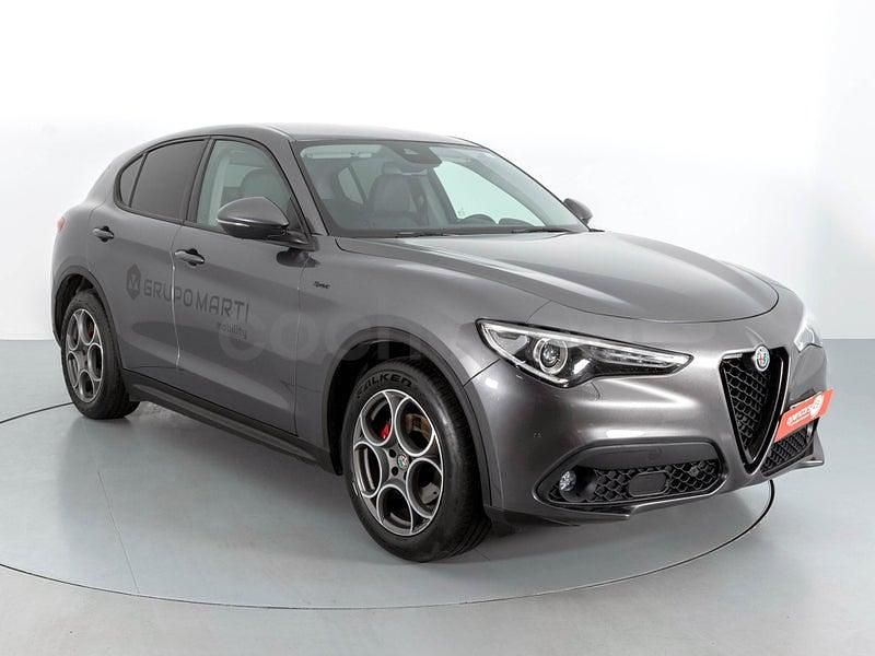 Usado Alfa Romeo Stelvio Sprint 190 CV (139 kW) 2021 Gris / plata SUV