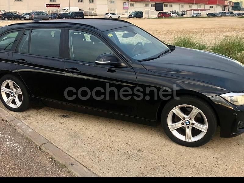 Usado BMW 318 143 CV (105 kW) 2014 Negro Familiar