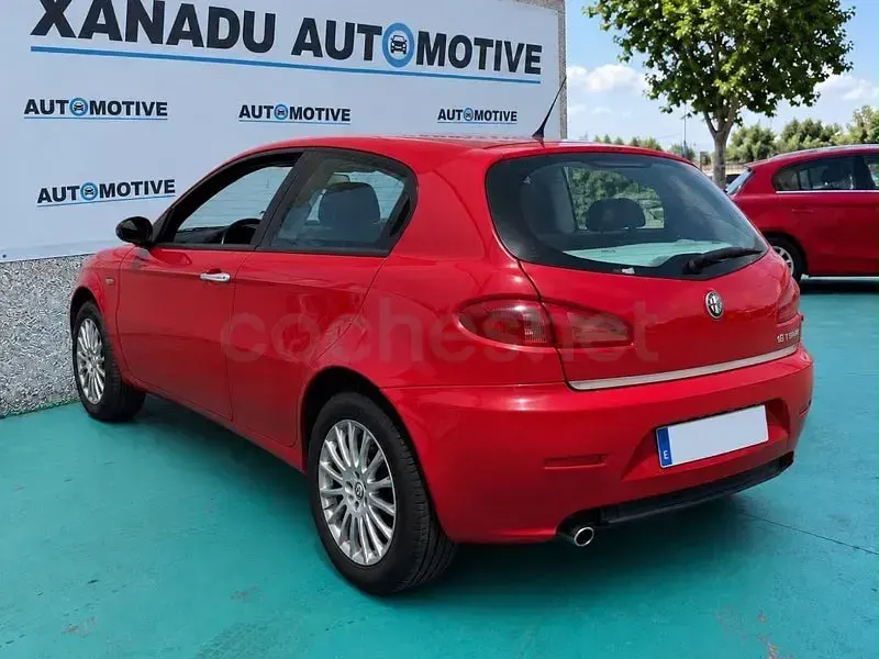 Usado Alfa Romeo 147 Distinctive 105 CV (77 kW) 2008 Rojo Utilitario