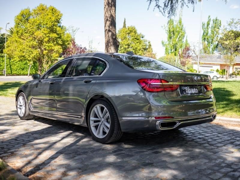 Käytetty BMW 750L Comfort Edition 450 HP (330 kW) 2015 Harmaa Sedan