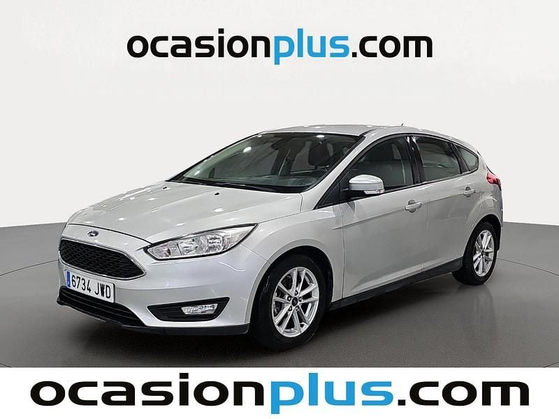 Usado Ford Focus Trend+ 125 CV (91 kW) 2017 Gris plata Utilitario