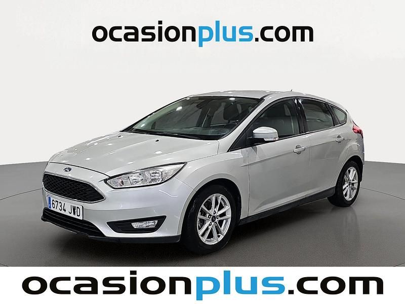 Usado Ford Focus Trend+ 125 CV (91 kW) 2017 Gris plata Utilitario