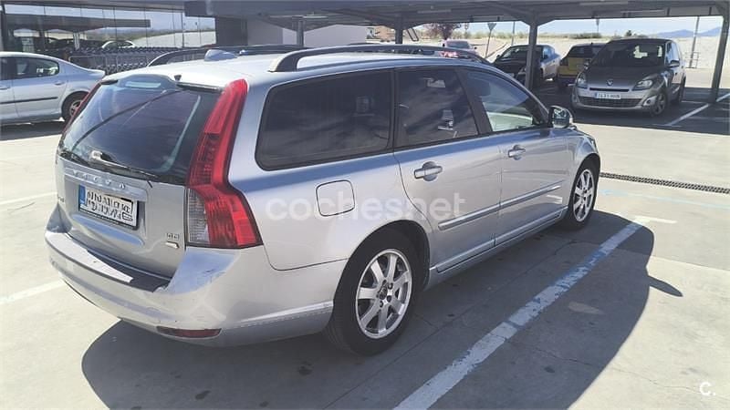 Käytetty Volvo V50 Drive Kinetic 109 HP (80 kW) 2010 Harmaa Farmari