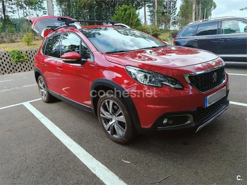 Usado Peugeot 2008 Allure 120 CV (88 kW) 2017 Rojo SUV
