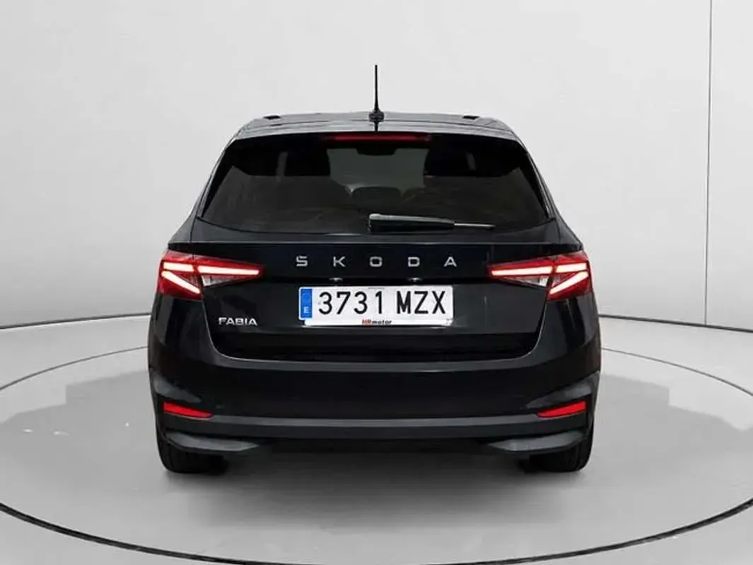 Usado Skoda Fabia Selection 95 CV (69 kW) 2025 Negro Utilitario