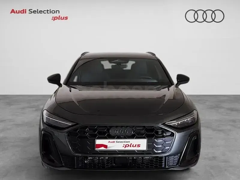 Usado Audi A5 Ambiente 299 CV (219 kW) 2025 Gris / plata Familiar