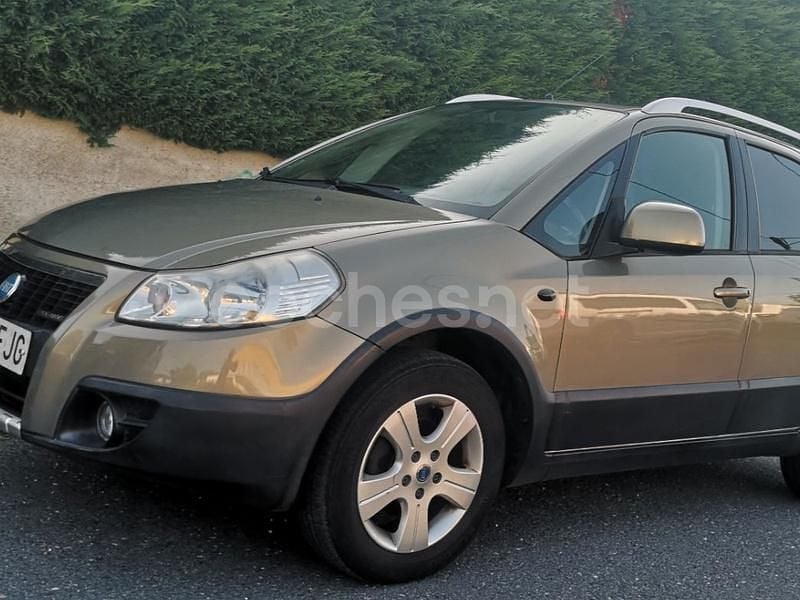 Marrón Usado 2006 Fiat Sedici Emotion SUV | 5990 € - Imagen 1/4