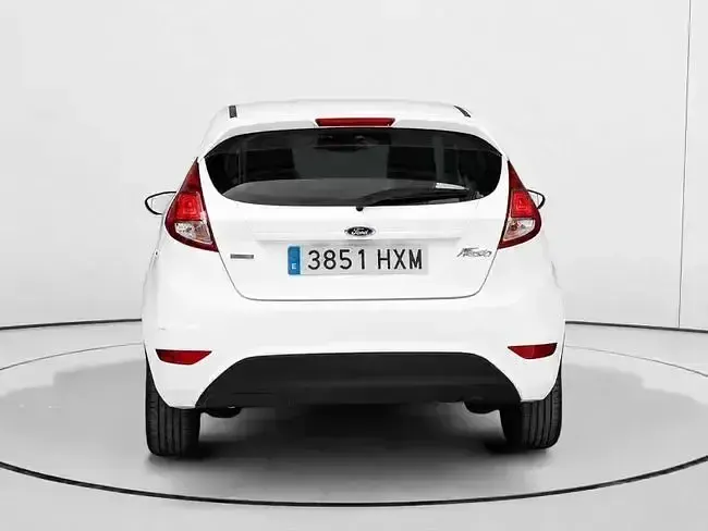 Usado Ford Fiesta Trend 100 CV (73 kW) 2014 Blanco Utilitario