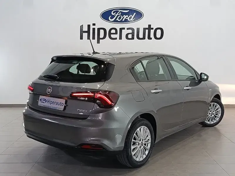 Usado Fiat Tipo Life 130 CV (95 kW) 2022 Gris / plata Berlina