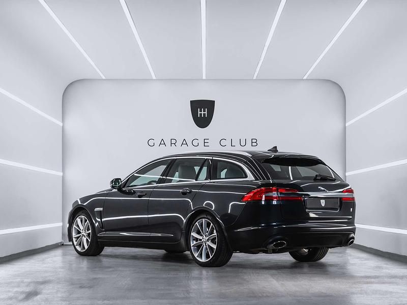 Usado Jaguar XF Luxury 241 CV (177 kW) 2013 Negro Berlina