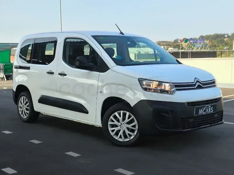 Usado Citroën Berlingo Feel 102 CV (75 kW) 2022 Blanco Monovolumen