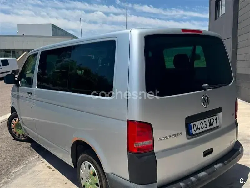 Usado VW Caravelle Trendline 140 CV (102 kW) 2014 Gris / plata Van