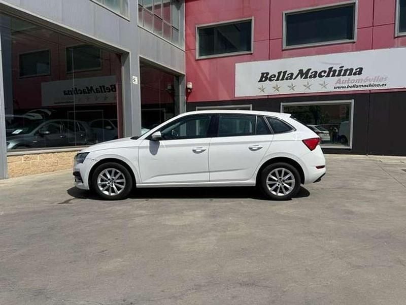 Usado Skoda Scala Ambition 95 CV (69 kW) 2023 Blanco Utilitario