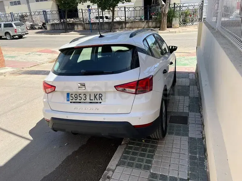 Usado Seat Arona Reference 95 CV (69 kW) 2020 Blanco SUV