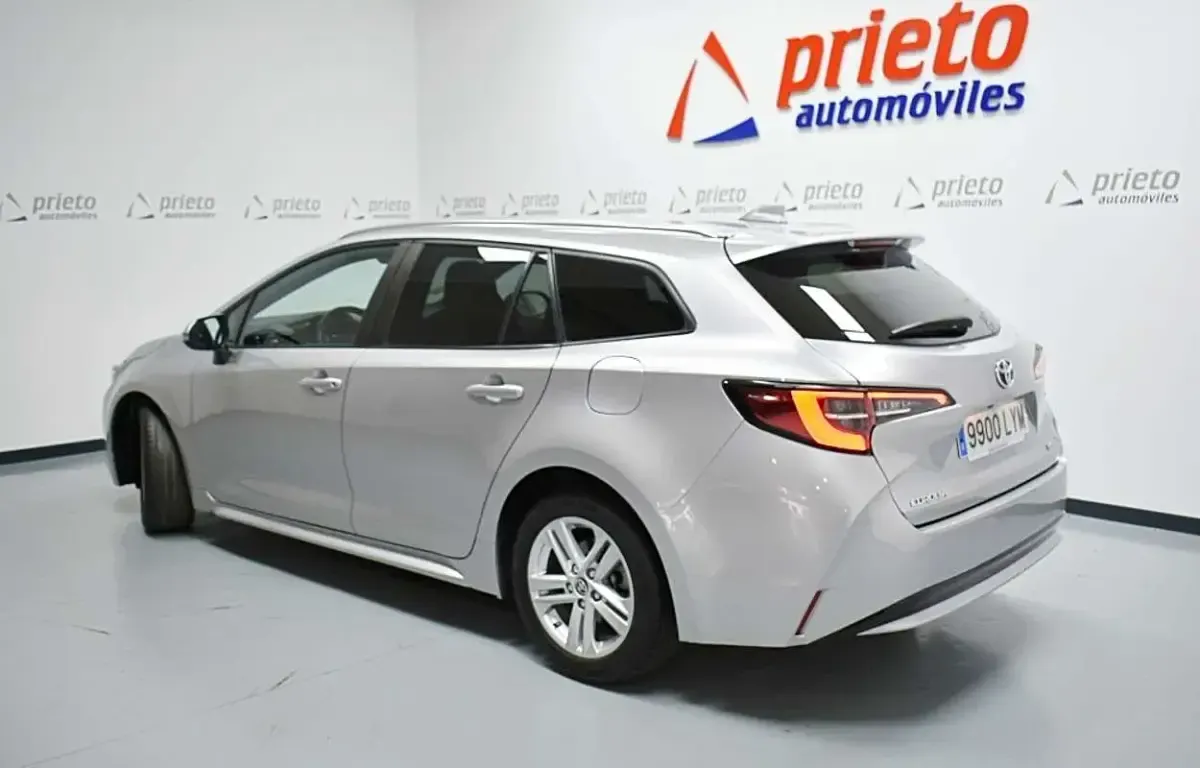 Usado Toyota Corolla Business Edition 122 CV (89 kW) 2022 Gris Familiar