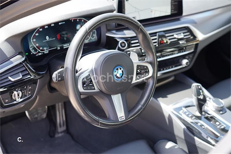 Usado BMW 530e Comfort Edition 292 CV (214 kW) 2022 Negro Berlina