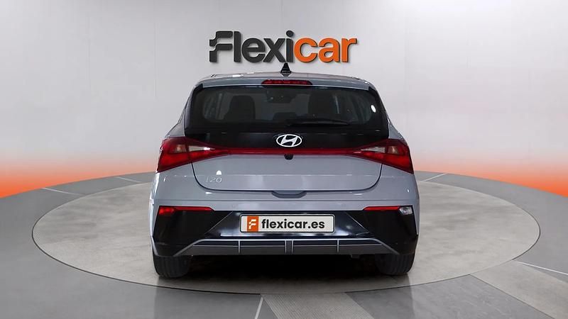 Usado Hyundai i20 101 CV (74 kW) 2024 Gris Utilitario