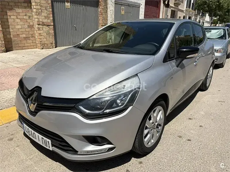 Usado Renault Clio V LIMITED 90 CV (66 kW) 2020 Gris / plata Berlina