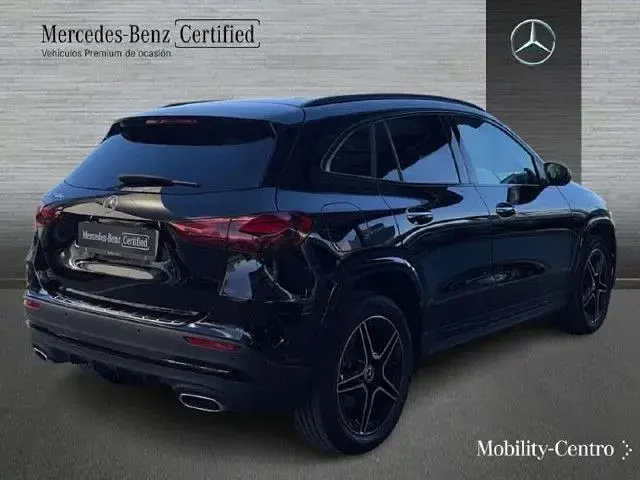 Usado Mercedes GLA250 218 CV (160 kW) 2024 Negro SUV