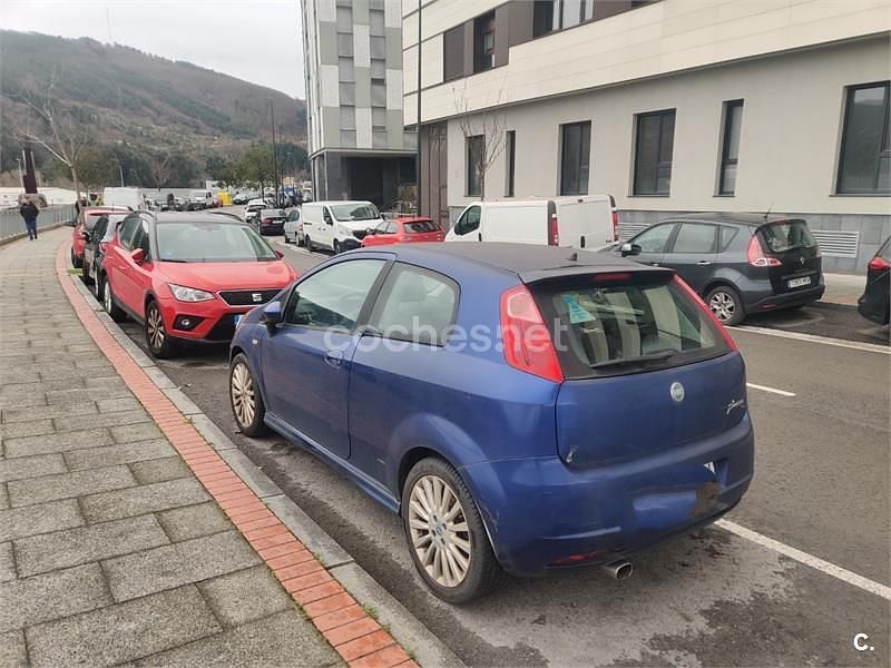 Usado Fiat Grande Punto Dynamic 95 CV (69 kW) 2009 Azul Utilitario