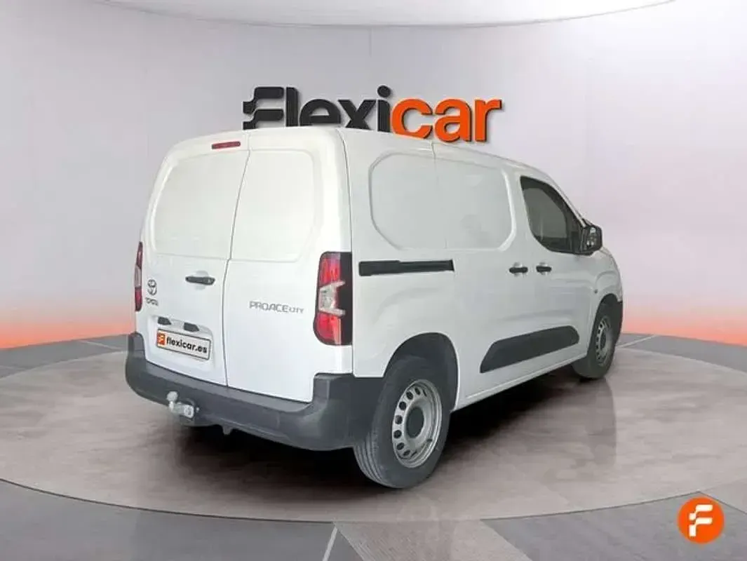 Usado Toyota Proace City City 131 CV (96 kW) 2021 Blanco Monovolumen
